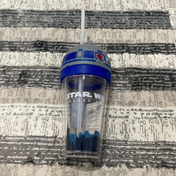 Galaxy’s Edge R2D2 tumbler - Picture 2 of 6